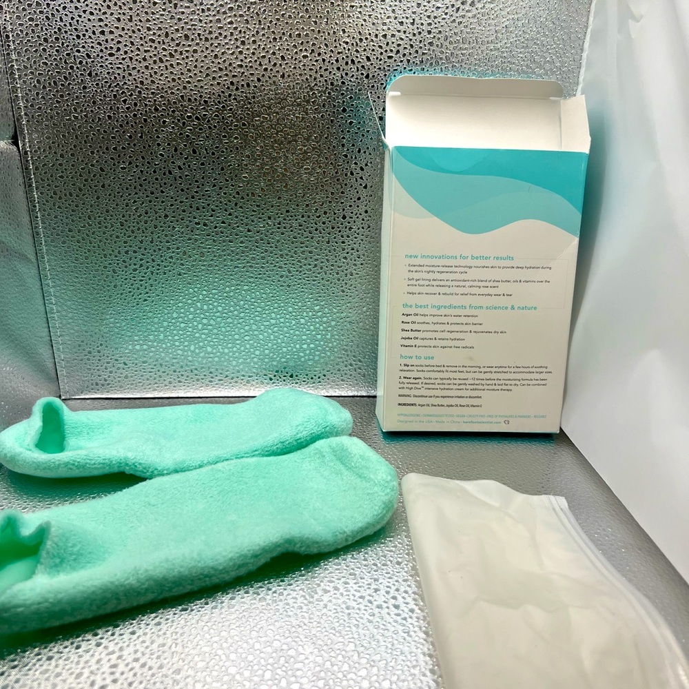 Therapeutic moisturizing sleep socks
